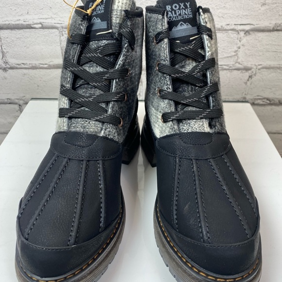 Roxy Hail Ya Black Plaid Flannel Waterproof Lined Ankle Boots size 9.5 NEW - Picture 8 of 12